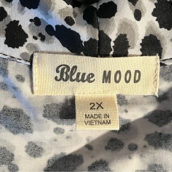 Blue Mood Women’s Sleeveless Blouse - Picture 3 of 5